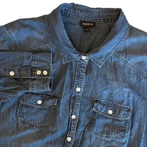 TORRID Womens Plus Size 1 Blue Denim Chambray Long Sleeve Button Up Shirt